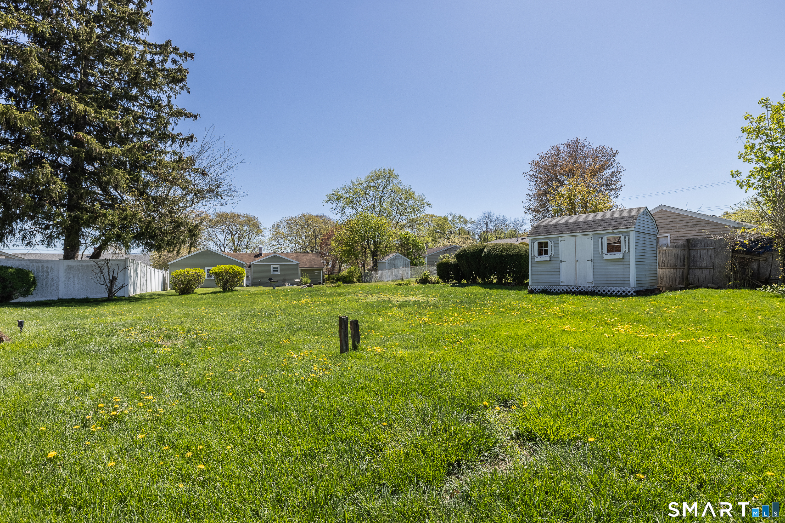 105 Bear Paw Road Bridgeport, CT 06606 - Photo 31 of 35