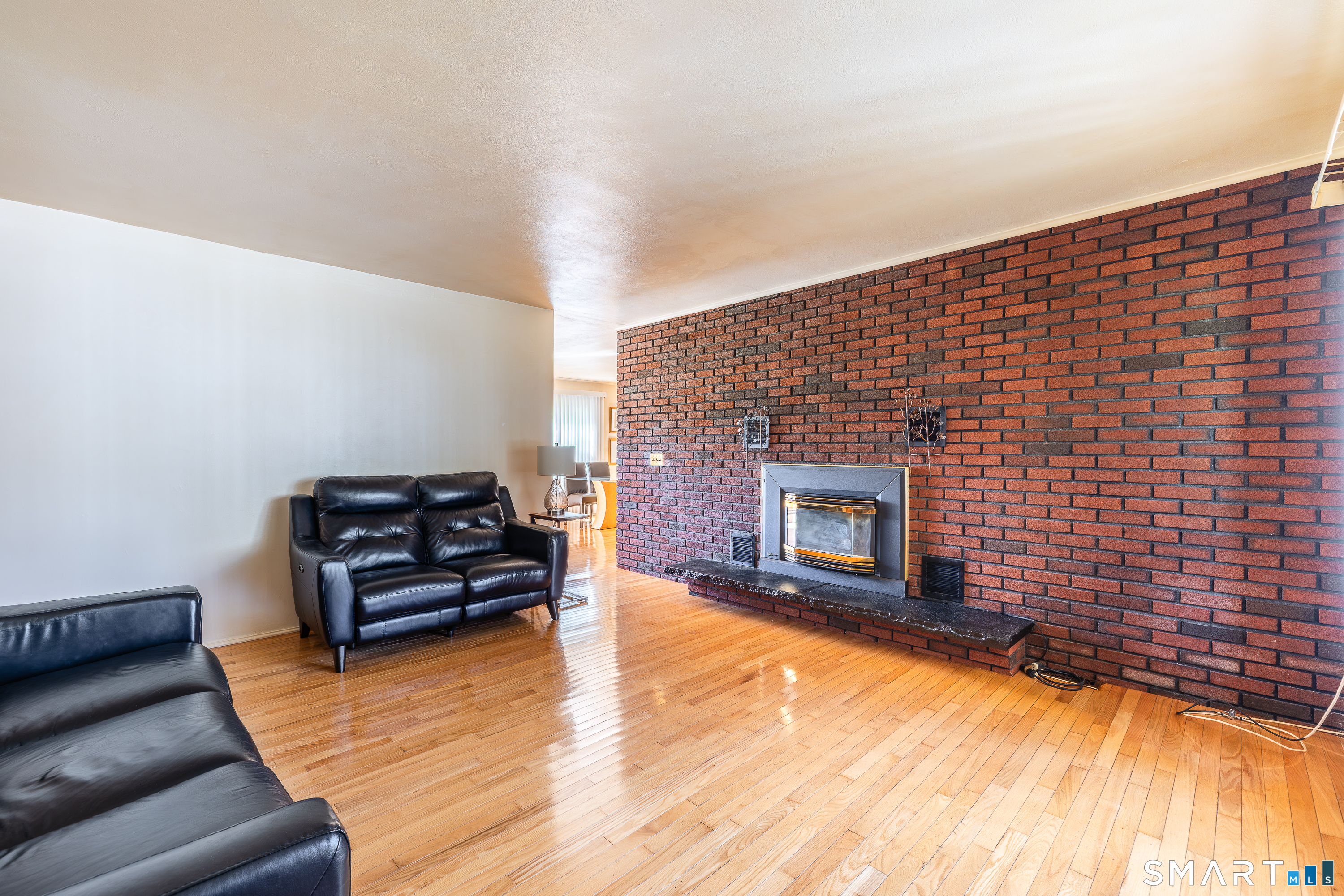 105 Bear Paw Road Bridgeport, CT 06606 - Photo 4 of 35