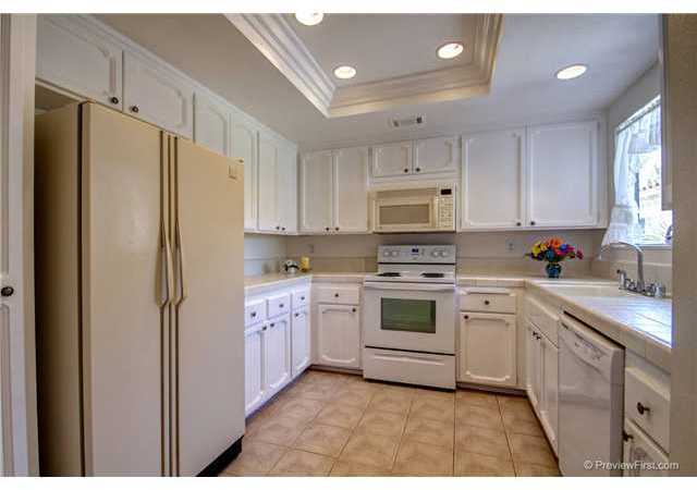 12463 Meandro Road San Diego, CA 92128 - Photo 7 of 21 Upgraded Kitchen