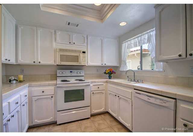12463 Meandro Road San Diego, CA 92128 - Photo 8 of 21 New Stove, Dishwasher, Lighting