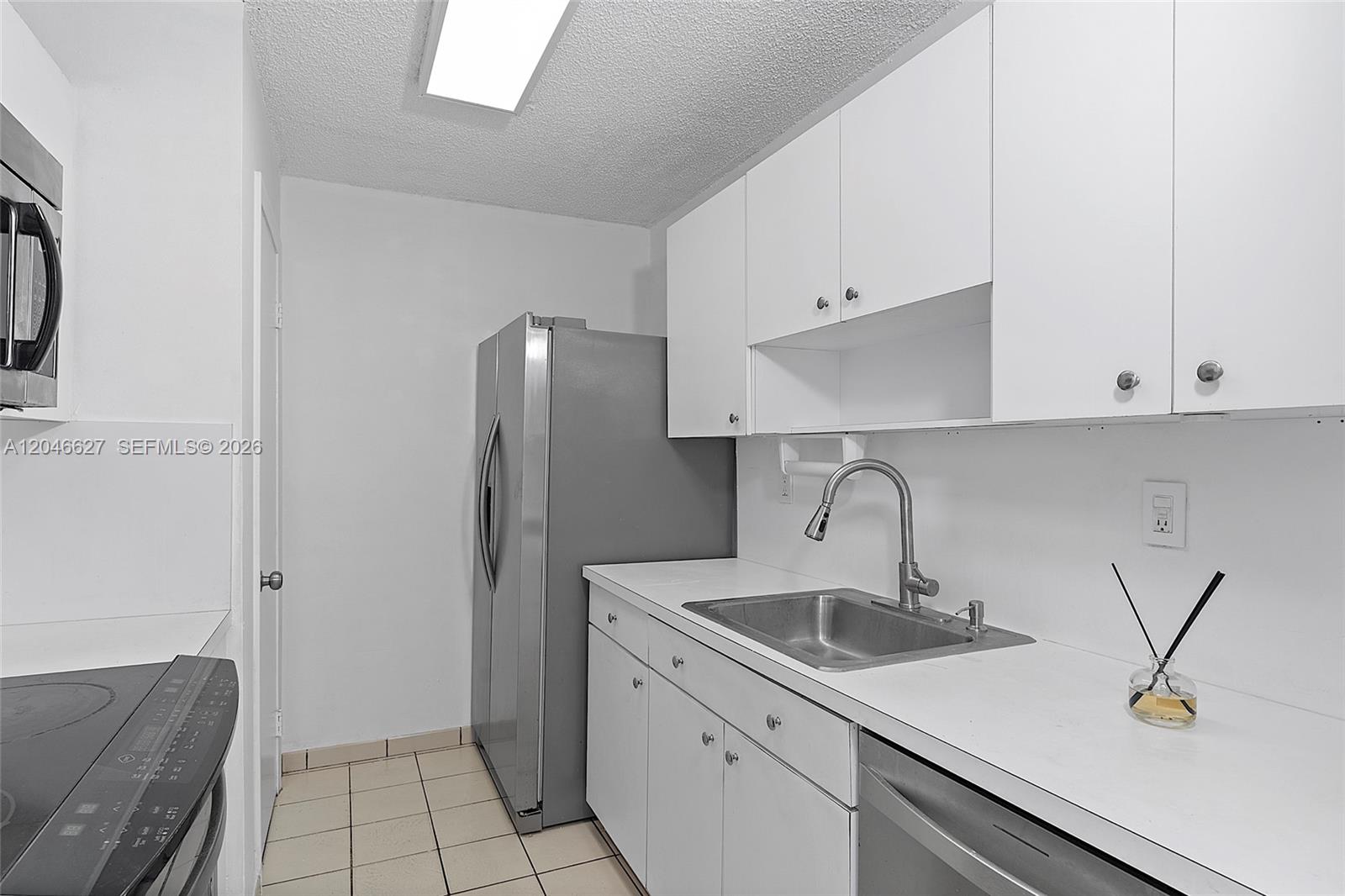10112 Southwest 23rd Street Miami, FL 33165 - Photo 15 of 32