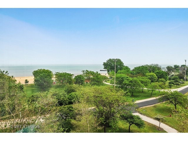 5701 North Sheridan Road, Unit 6T Chicago, IL 60660 - Photo 12 of 15 a view of a green field