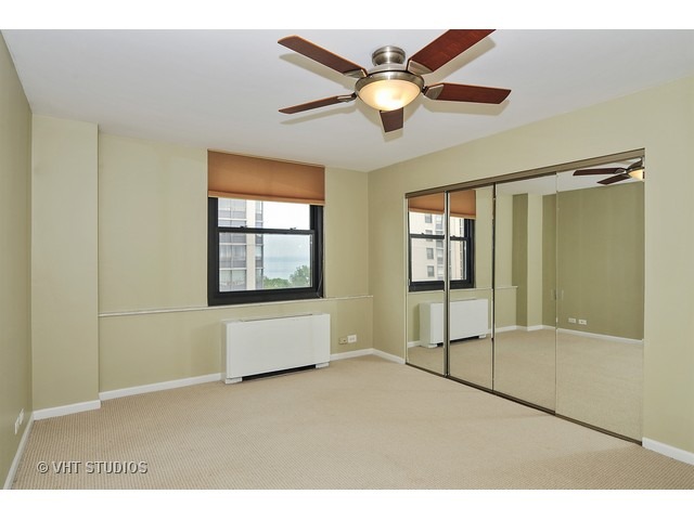5701 North Sheridan Road, Unit 6T Chicago, IL 60660 - Photo 8 of 15 a view of an empty room with glass door