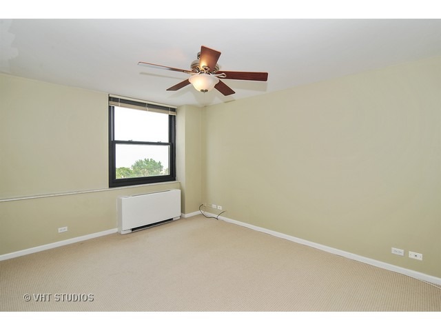 5701 North Sheridan Road, Unit 6T Chicago, IL 60660 - Photo 10 of 15 an empty room with windows and fan