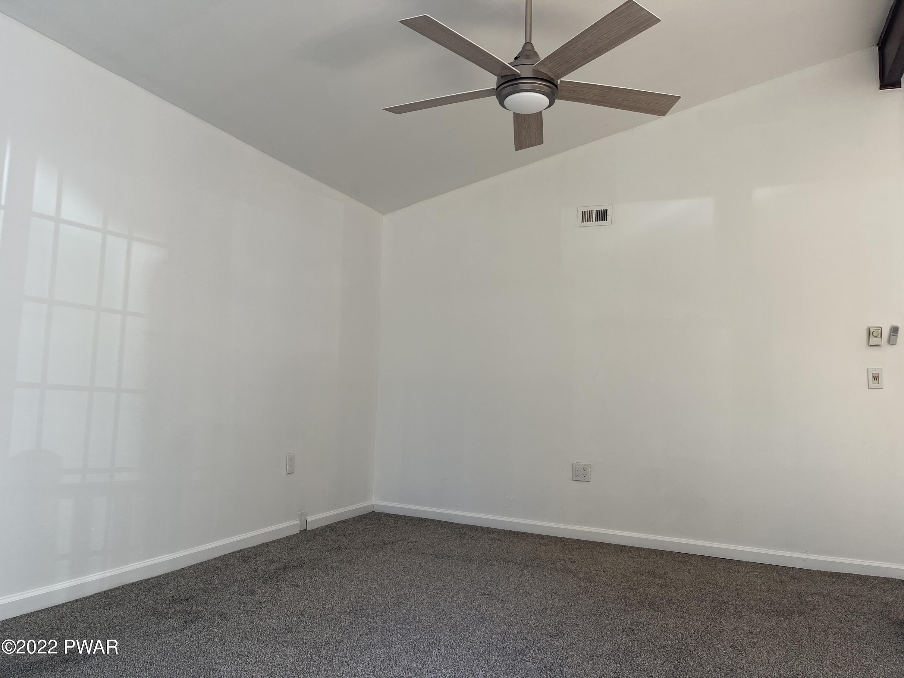 3206 Cherry Ridge Road Bushkill, PA 18324 - Photo 11 of 28 Living Room