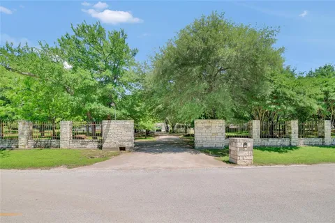 a view of a house with backyard and a tree