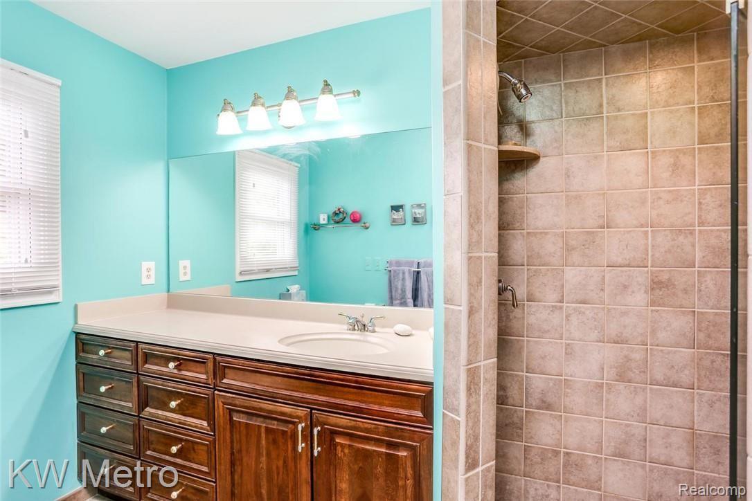 1452 Royal Crescent Street Rochester, MI 48306 - Photo 31 of 35 Master Bath