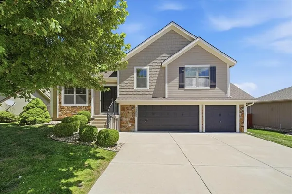 $415,000 | 11205 North Pennsylvania Avenue, Kansas City, MO 64155