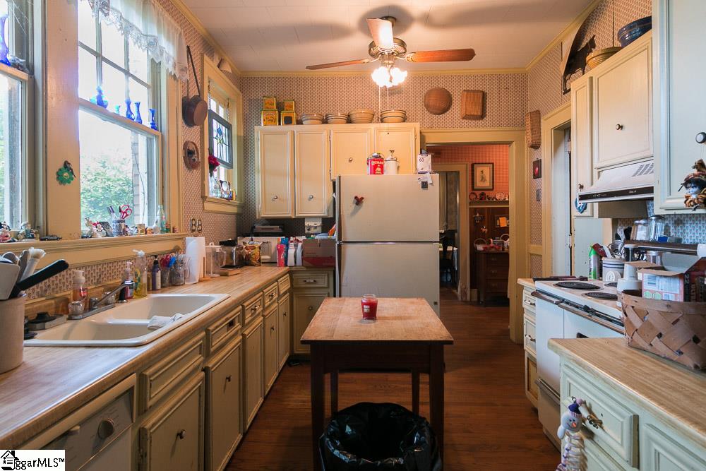 200 West Walnut Street Clinton, SC 29325 - Photo 3 of 14