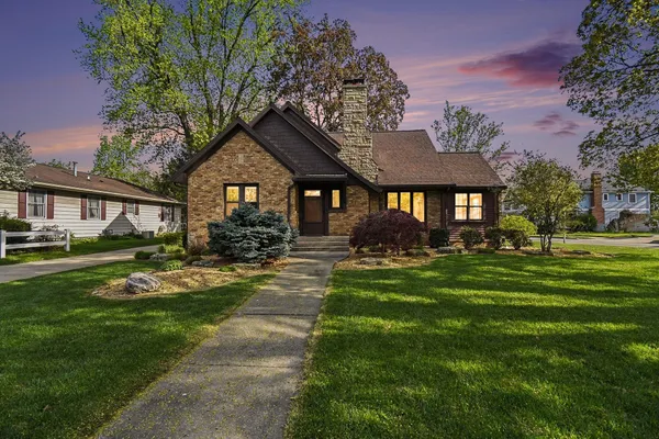 $489,900 | 623 East Central Avenue, Zeeland, MI 49464