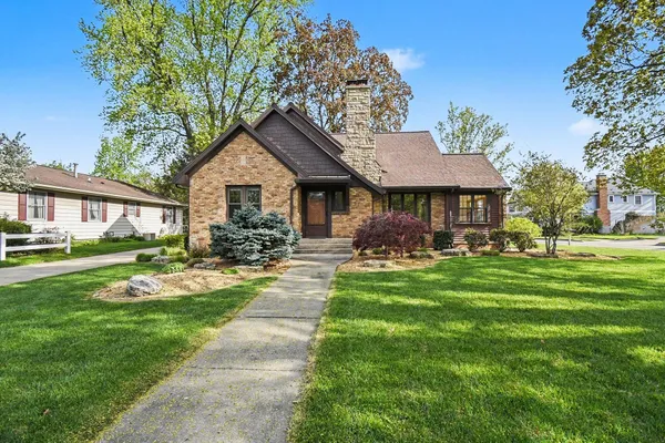 $489,900 | 623 East Central Avenue, Zeeland, MI 49464