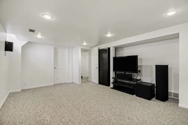 $489,900 | 623 East Central Avenue, Zeeland, MI 49464