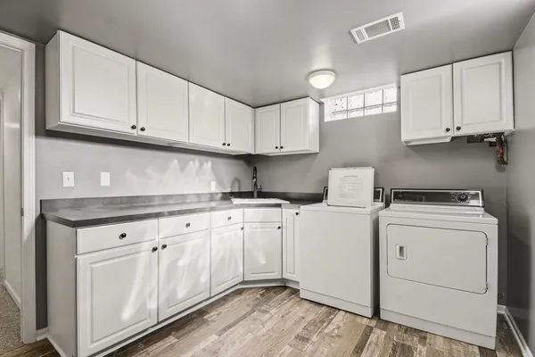 $489,900 | 623 East Central Avenue, Zeeland, MI 49464