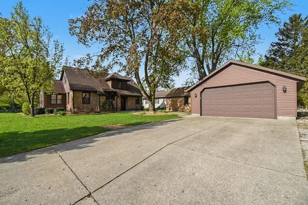 $489,900 | 623 East Central Avenue, Zeeland, MI 49464