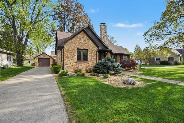 $489,900 | 623 East Central Avenue, Zeeland, MI 49464