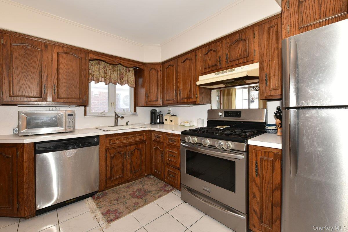 148 Simonson Road Mineola, NY 11501 - Photo 10 of 19 a kitchen with a stove sink and refrigerator
