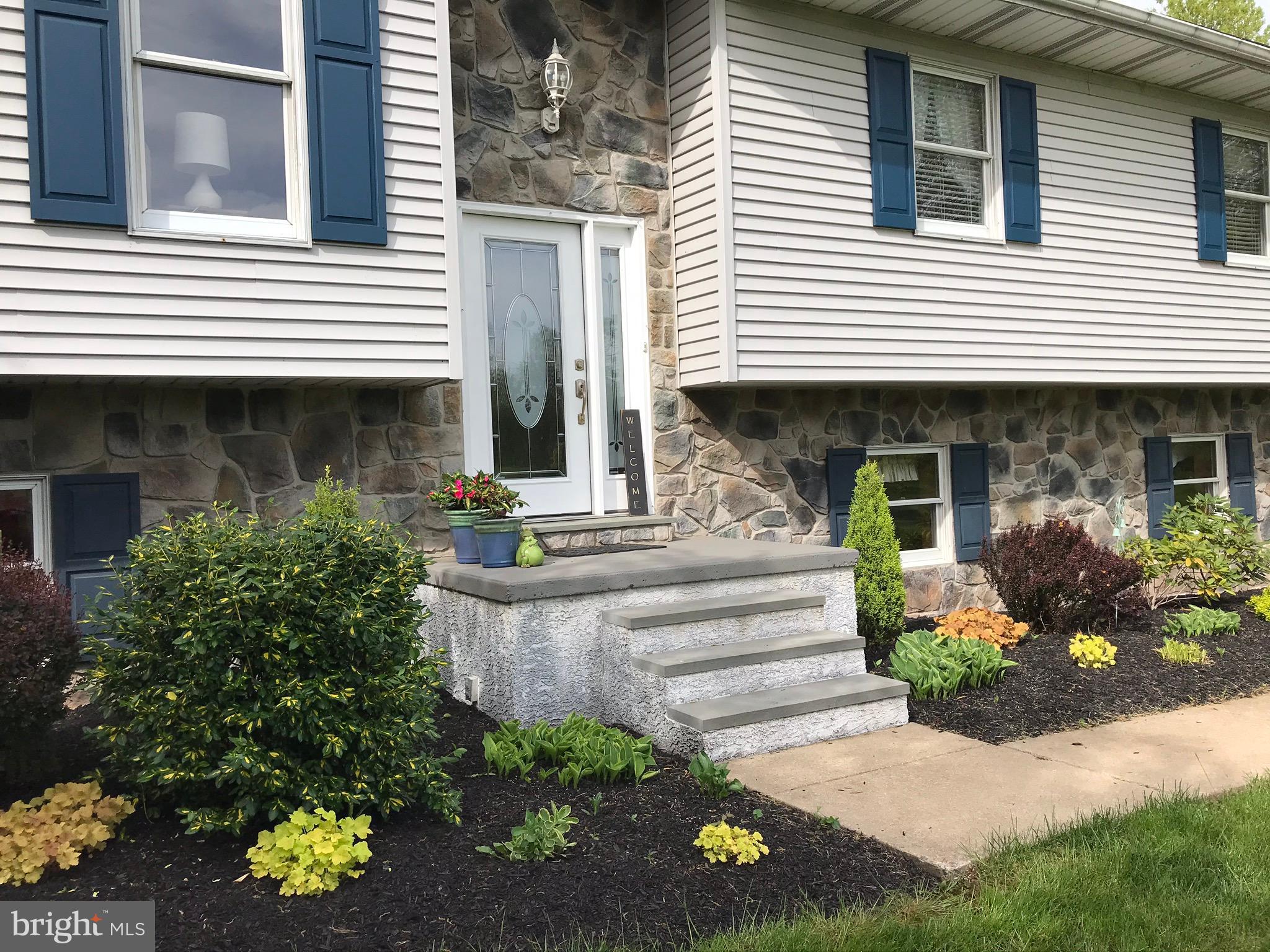 193 Heffner Road Royersford, PA 19468 - Photo 4 of 35 Front entrance with leaded glass storm door