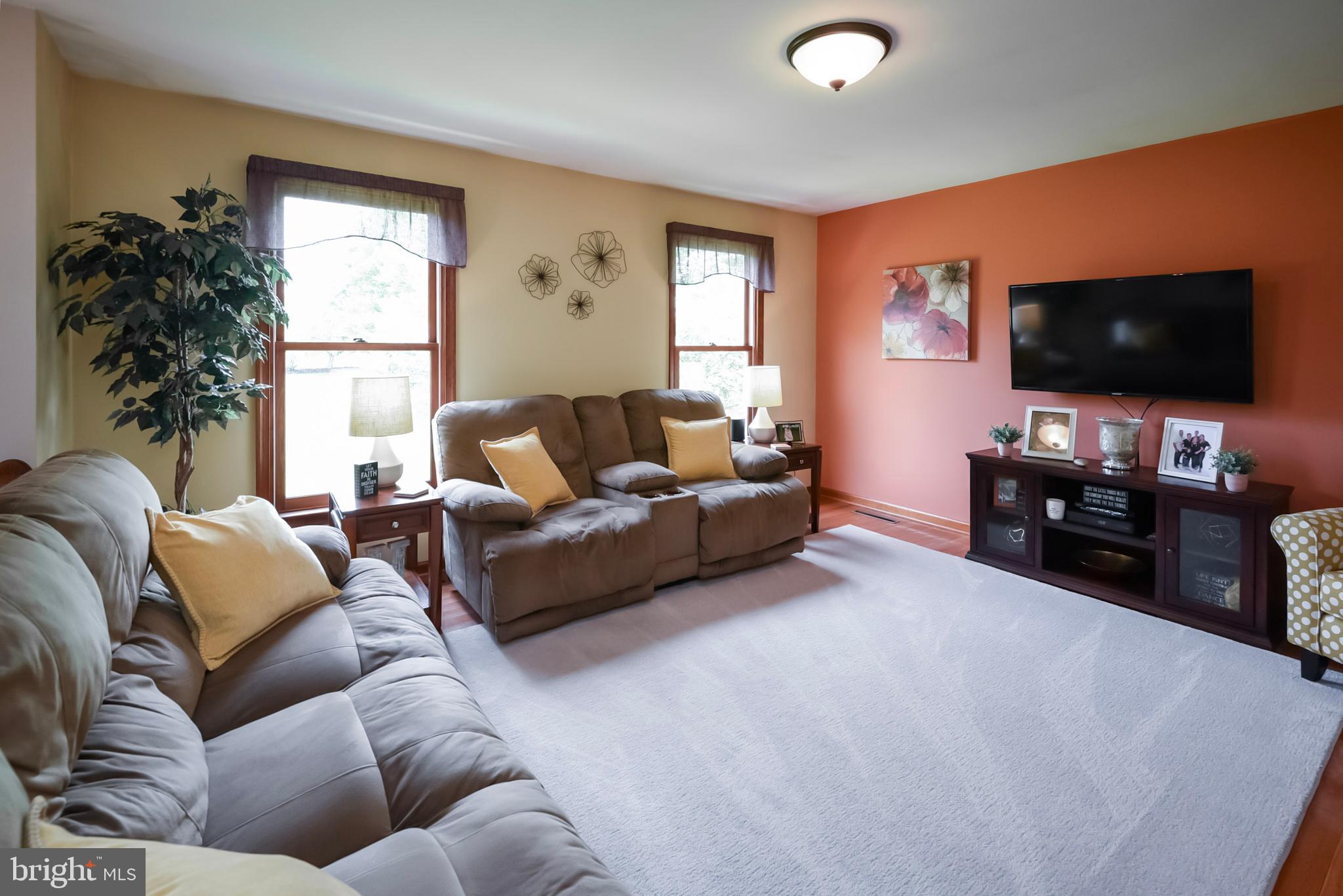193 Heffner Road Royersford, PA 19468 - Photo 8 of 35 Living Room