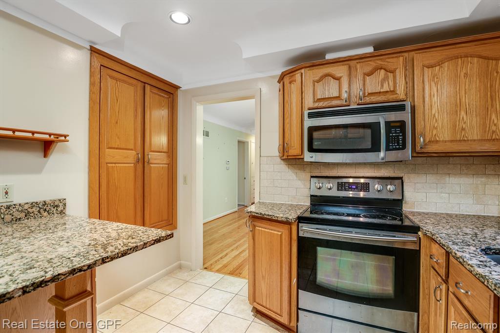 7 Vernier Road Grosse Pointe Shores, MI 48236 - Photo 10 of 25