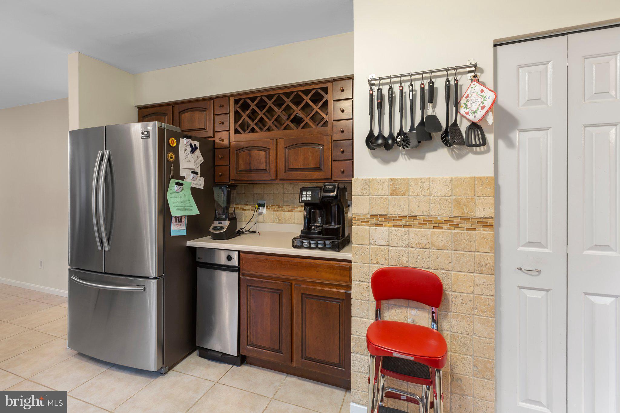 111 Valley View Road Fredericksburg, VA 22407 - Photo 13 of 46 Coffee & trash compactor nook