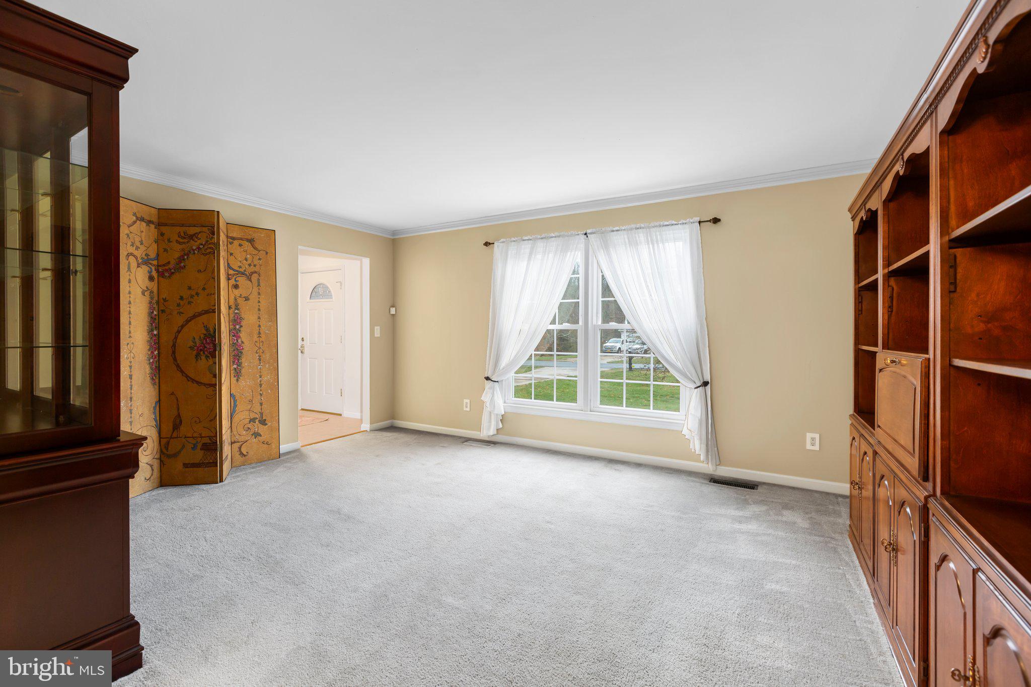 111 Valley View Road Fredericksburg, VA 22407 - Photo 4 of 46 Formal living space