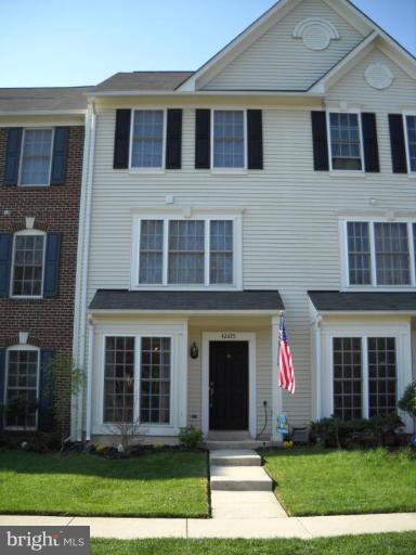 42815 Pilgrim Square Chantilly, VA 20152 - Photo 1 of 15 Exterior (Main)