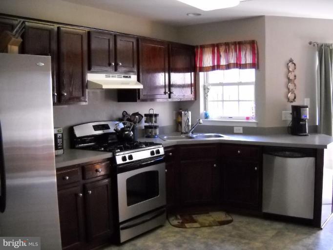 42815 Pilgrim Square Chantilly, VA 20152 - Photo 2 of 15 Kitchen