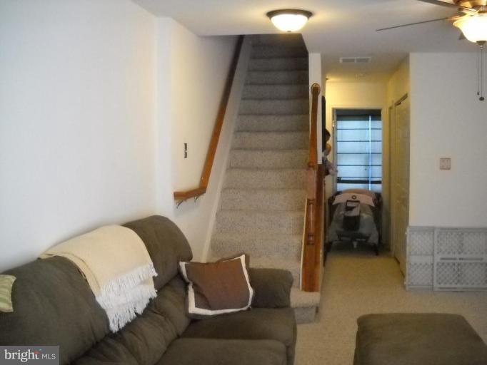 42815 Pilgrim Square Chantilly, VA 20152 - Photo 11 of 15 Family Room #2