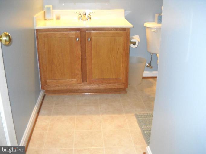 42815 Pilgrim Square Chantilly, VA 20152 - Photo 12 of 15 Bath #2