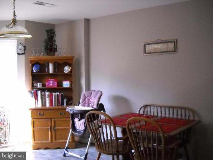 42815 Pilgrim Square Chantilly, VA 20152 - Photo 3 of 15 Breakfast Area