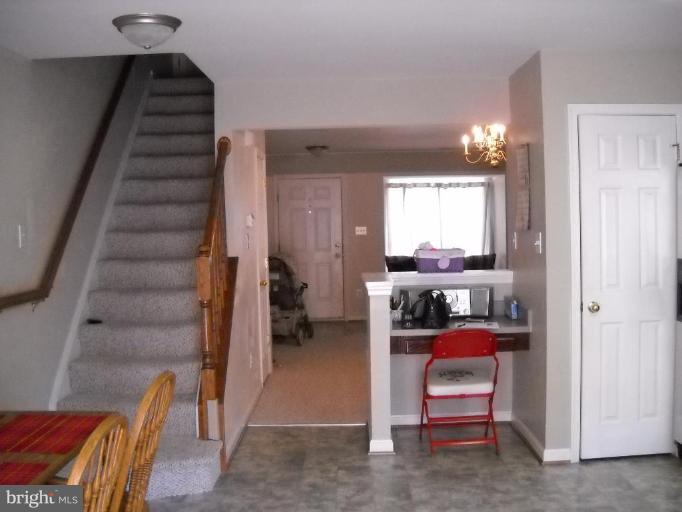 42815 Pilgrim Square Chantilly, VA 20152 - Photo 4 of 15 Staircase