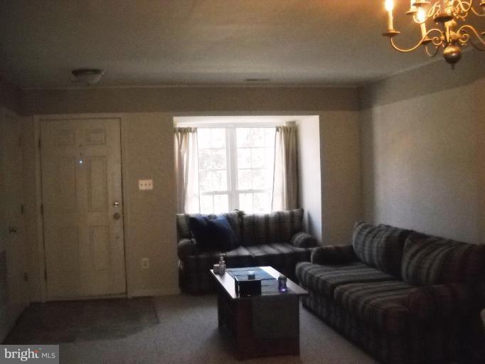 42815 Pilgrim Square Chantilly, VA 20152 - Photo 6 of 15 Living Room