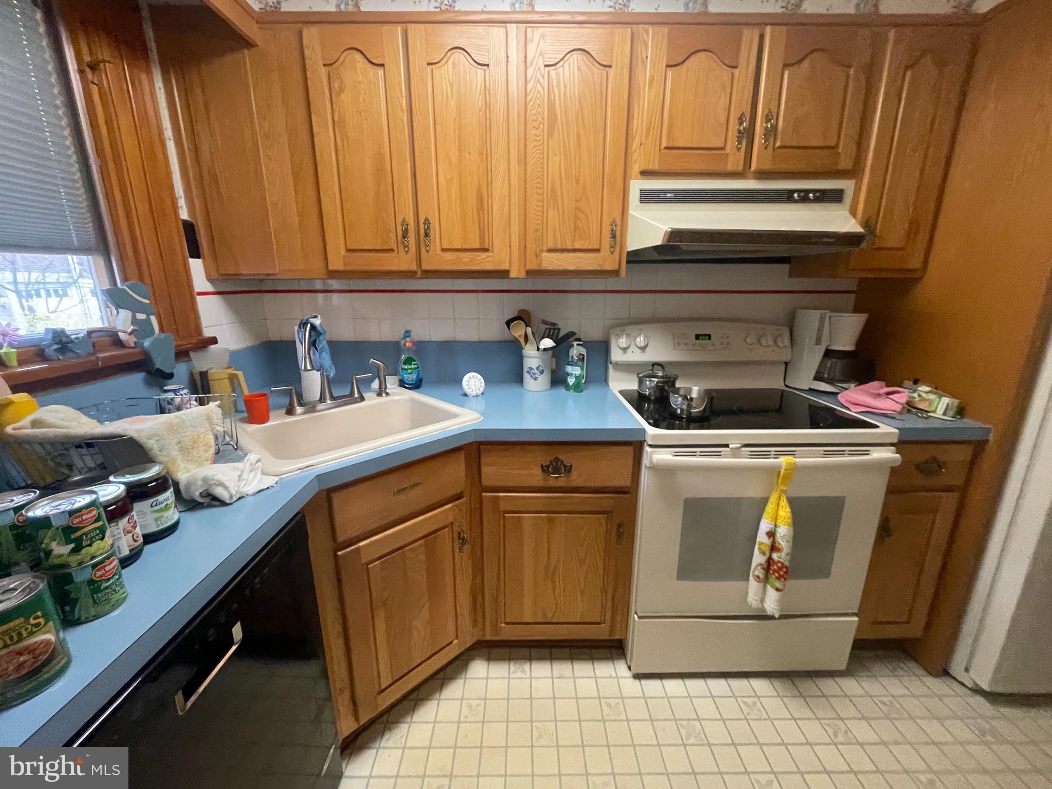 304 Copley Road Upper Darby, PA 19082 - Photo 5 of 15