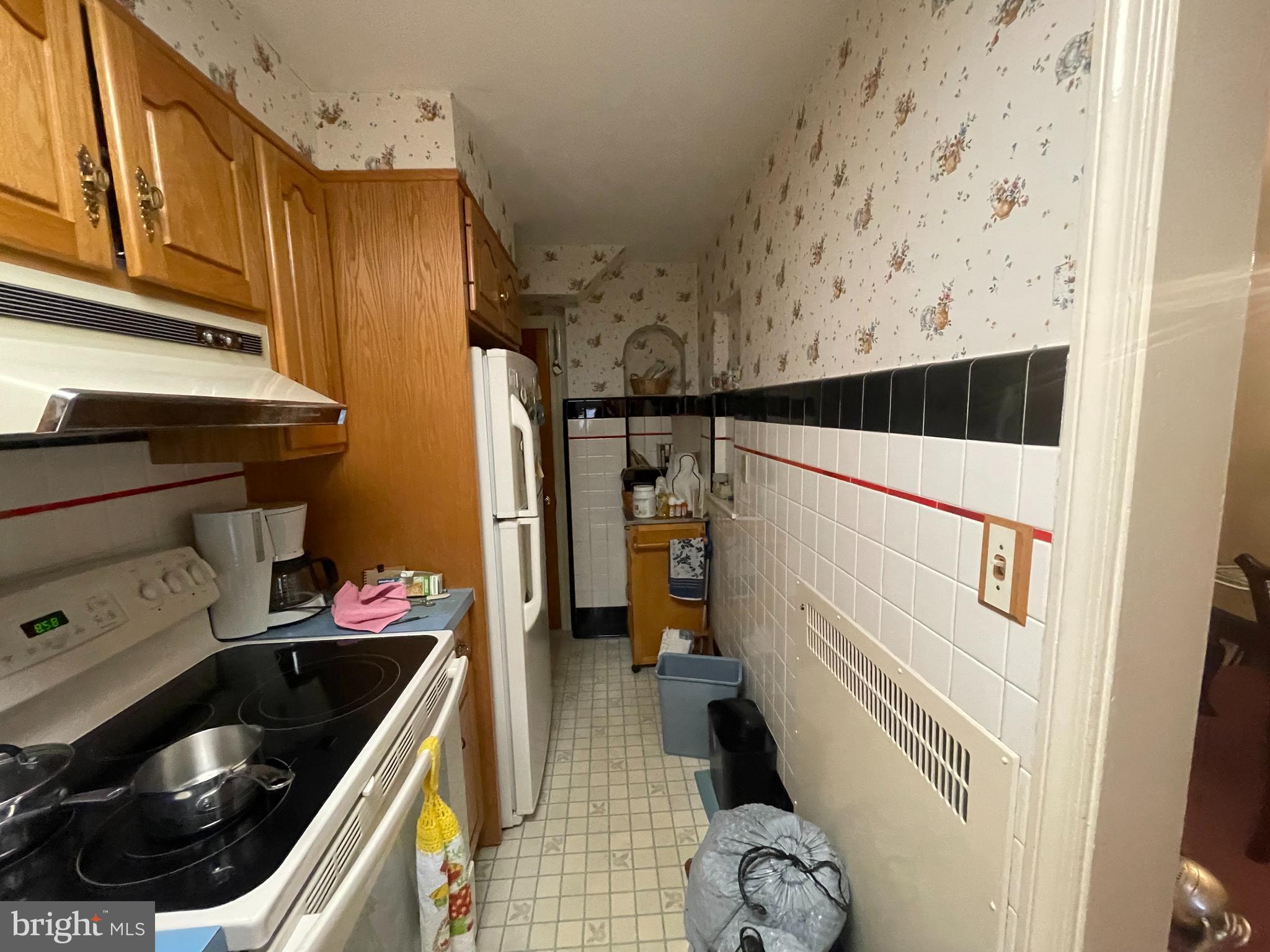 304 Copley Road Upper Darby, PA 19082 - Photo 6 of 15