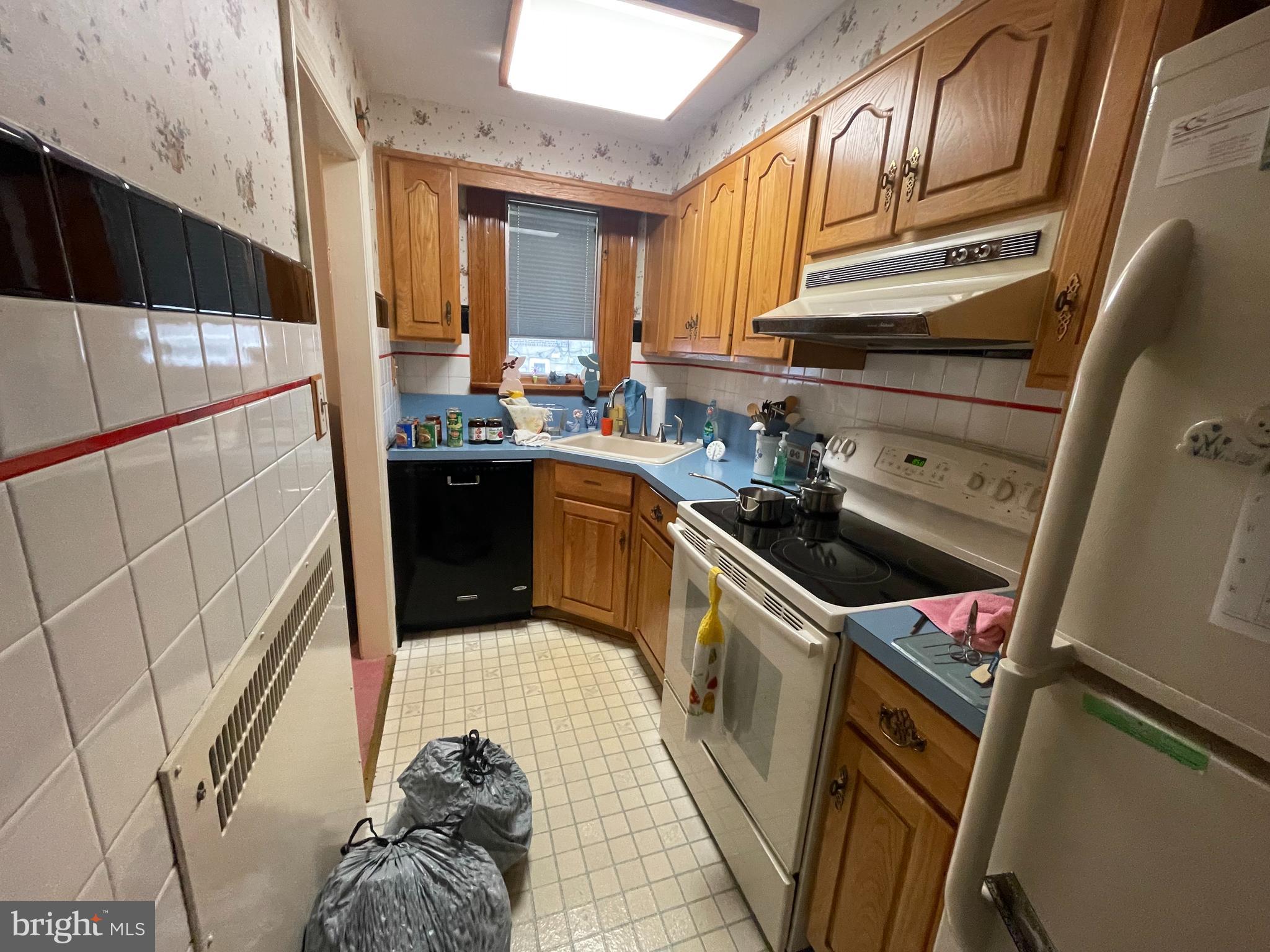 304 Copley Road Upper Darby, PA 19082 - Photo 7 of 15