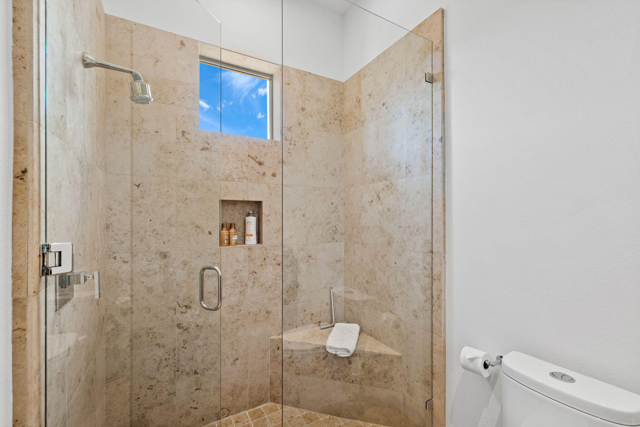 36725 Palm View Road Rancho Mirage, CA 92270 - Photo 78 of 136 a bathroom with a shower and toilet