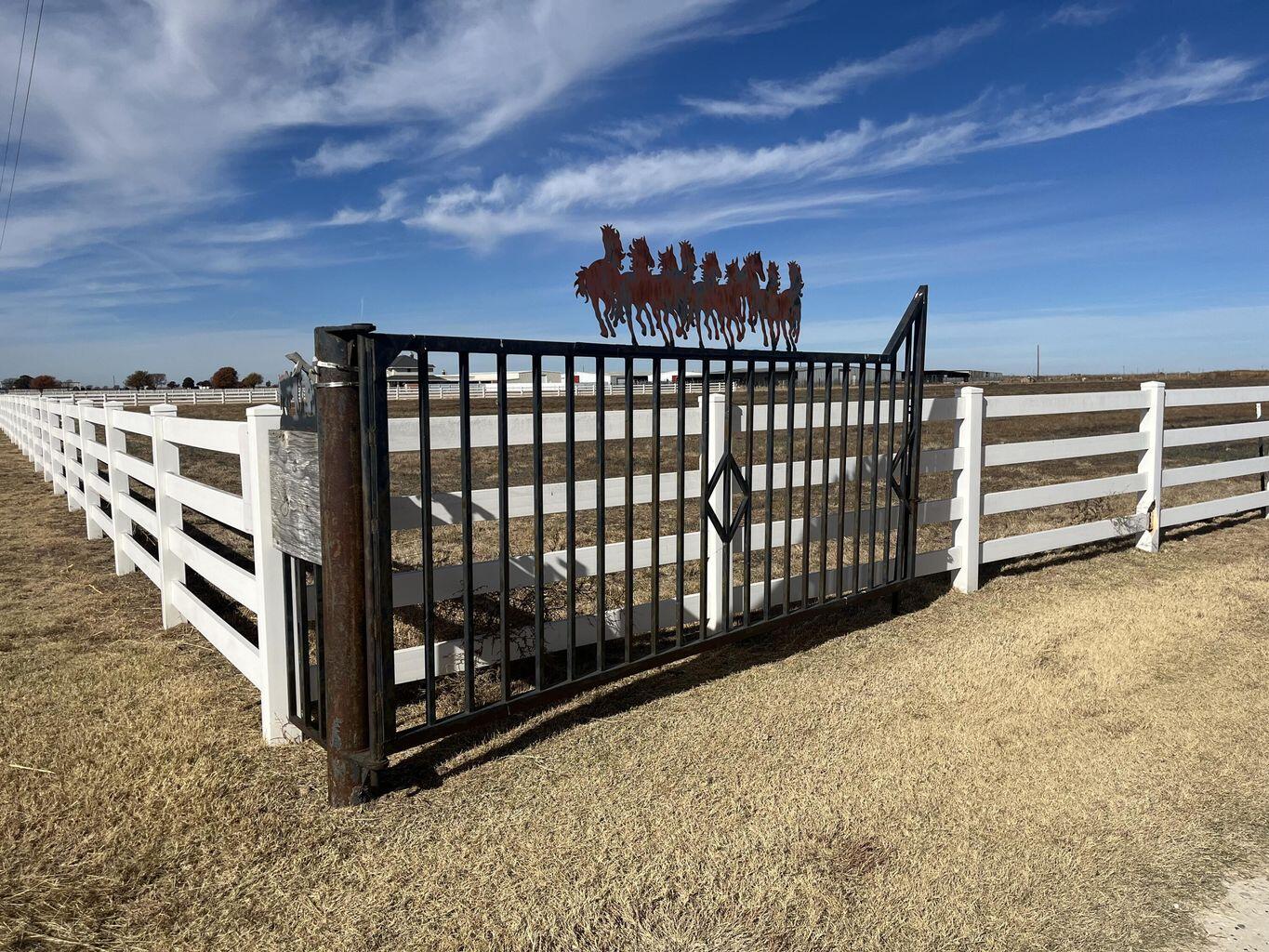1492 Co Road Hale Center, TX 79041 - Photo 38 of 64 a view of a balcony with a stairs