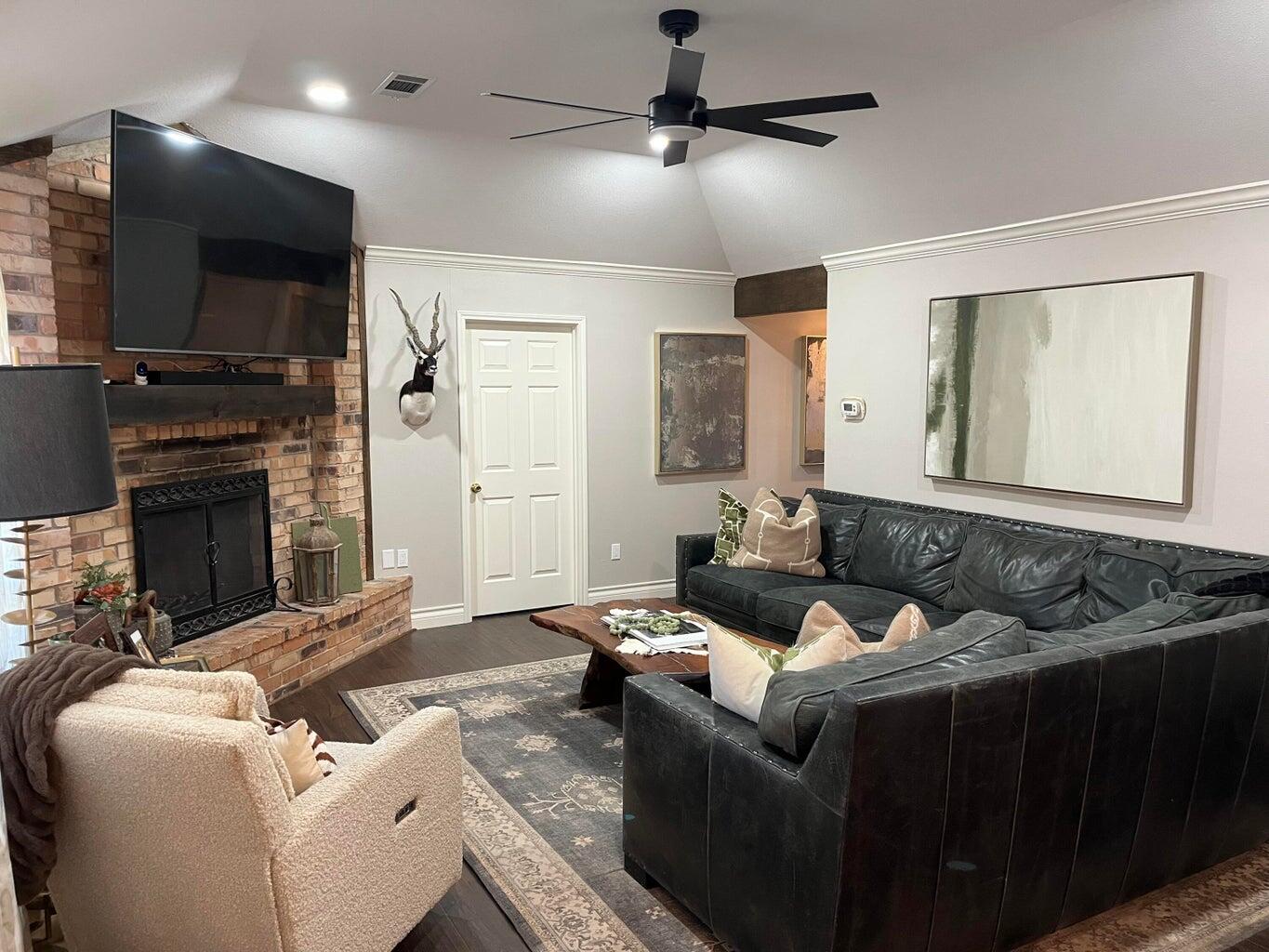 1492 Co Road Hale Center, TX 79041 - Photo 4 of 64 a living room with furniture and a flat screen tv