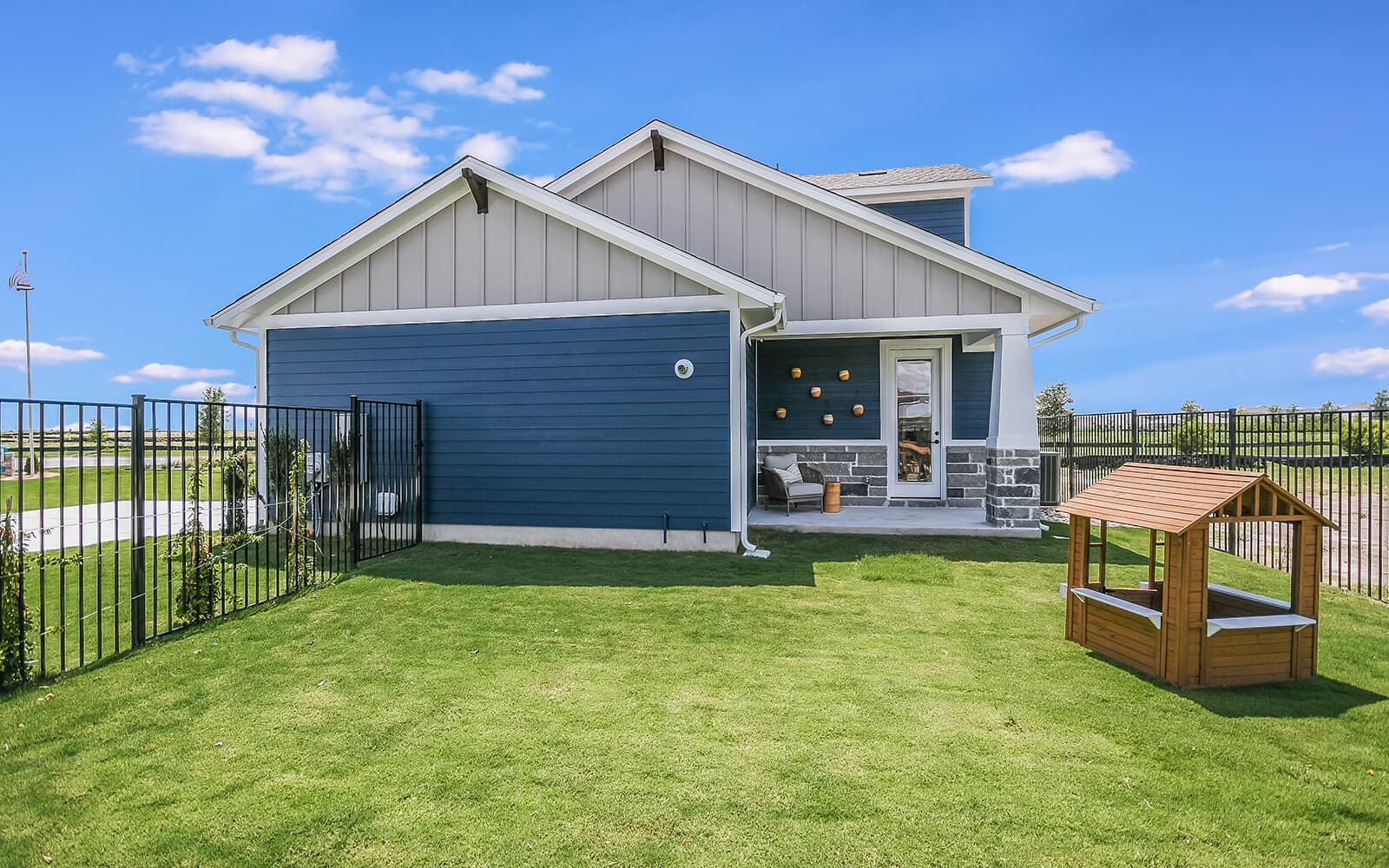 8818 Marmoset Way Austin, TX 78744 - Photo 3 of 19