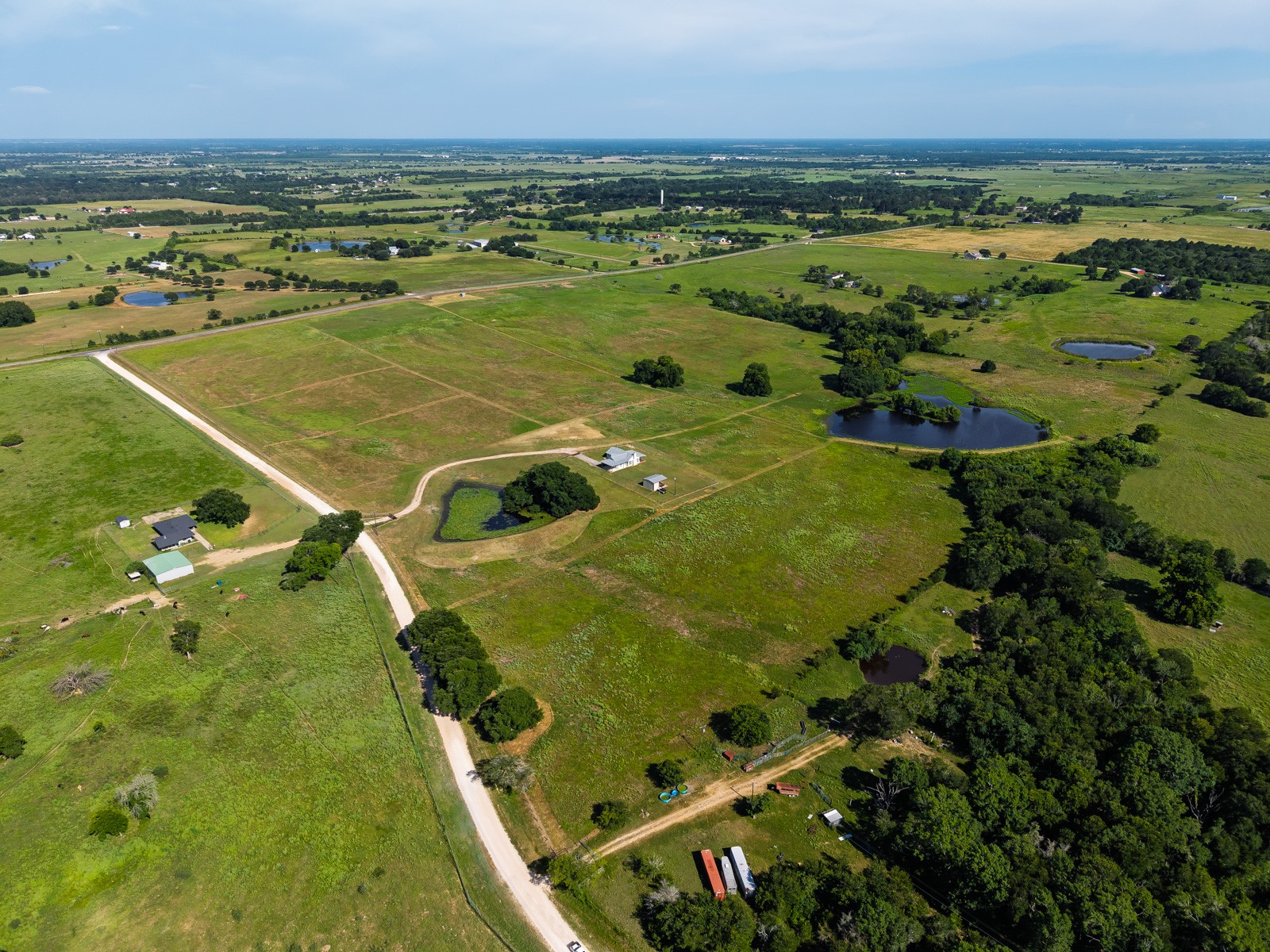 8245 Tottenham Road Bellville, TX 77418 - Photo 7 of 8 Gallery Image 7