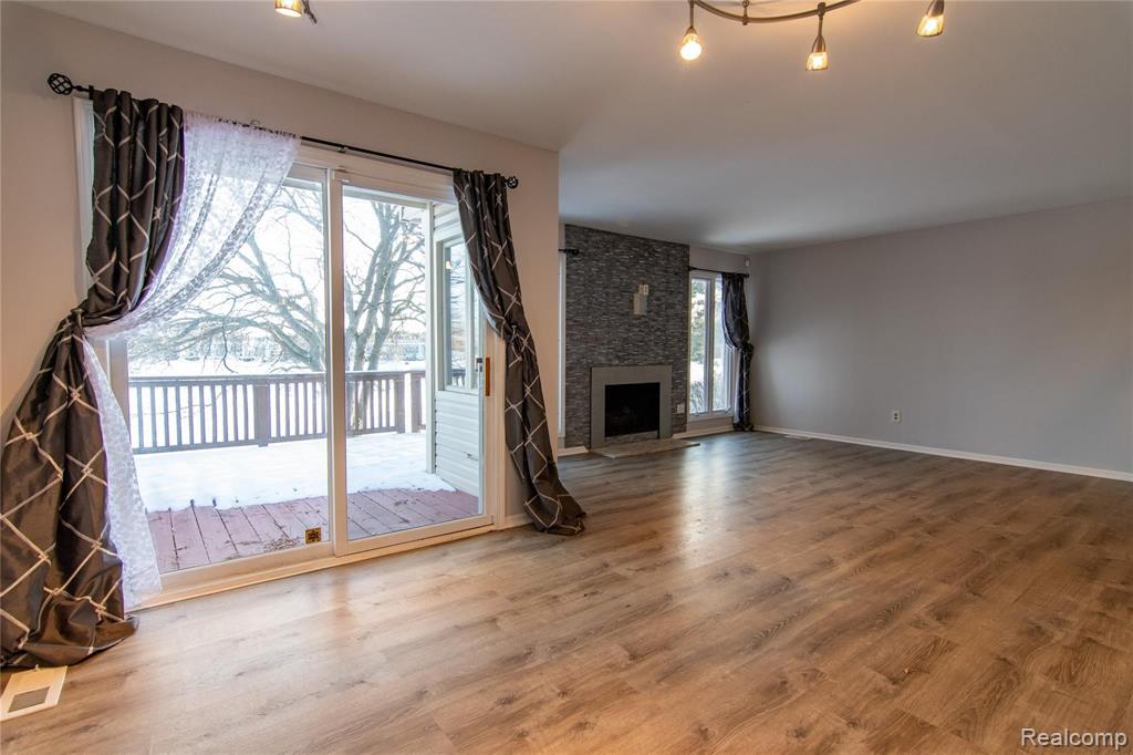 936 Golfview Court Rochester Hills, MI 48307 - Photo 10 of 47