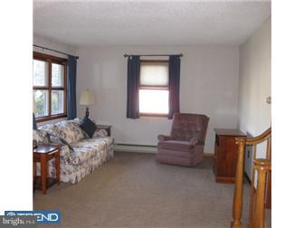 417 Ridley Avenue Folsom, PA 19033 - Photo 2 of 7 Gallery Image 2