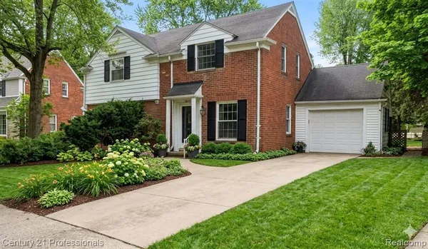 $1,900 | 3813 Brewster Street, Dearborn, MI 48120