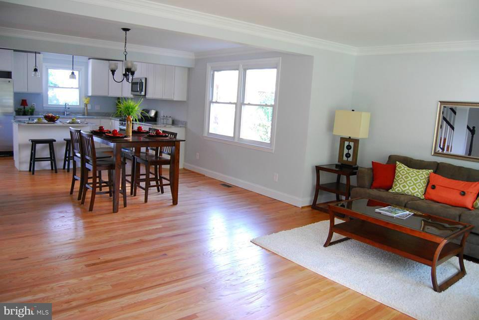 304 South Rolling Road Catonsville, MD 21228 - Photo 1 of 30 Living Room