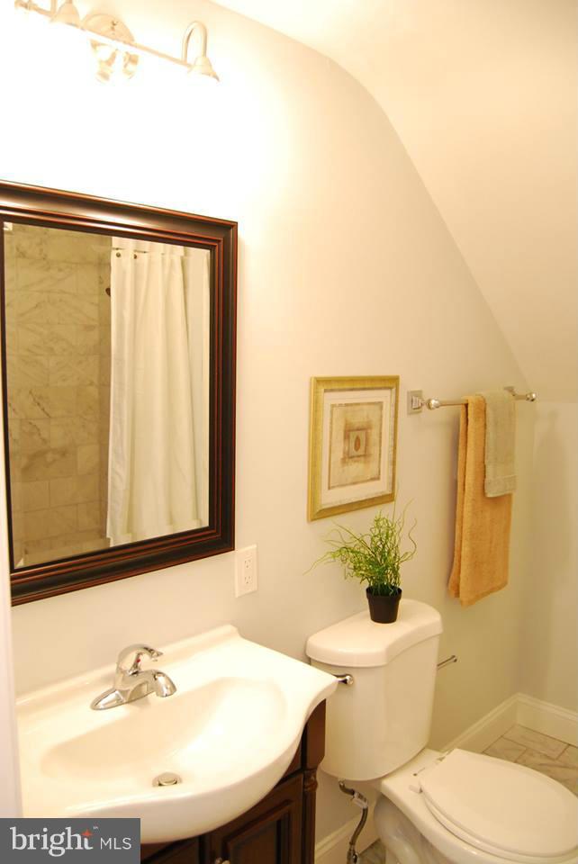 304 South Rolling Road Catonsville, MD 21228 - Photo 19 of 30 Bath
