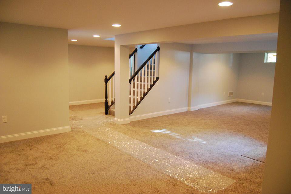 304 South Rolling Road Catonsville, MD 21228 - Photo 23 of 30 Family Room