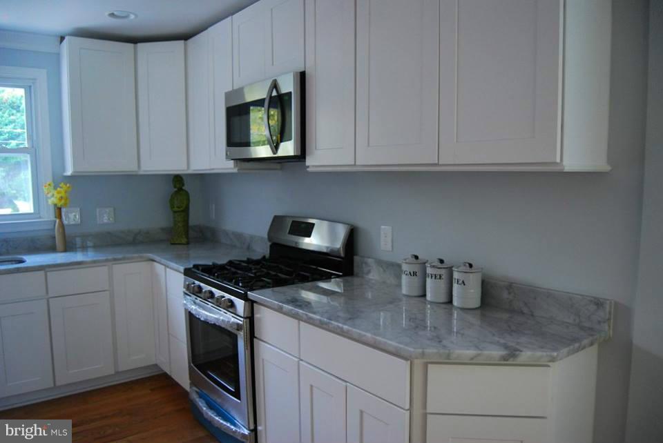 304 South Rolling Road Catonsville, MD 21228 - Photo 5 of 30 Kitchen