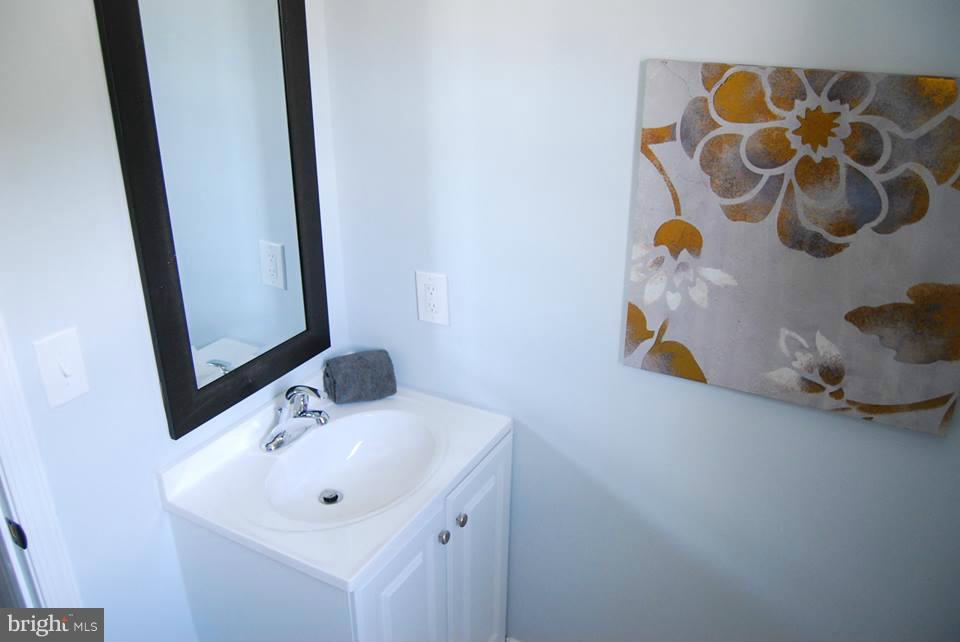 304 South Rolling Road Catonsville, MD 21228 - Photo 9 of 30 Half Bath