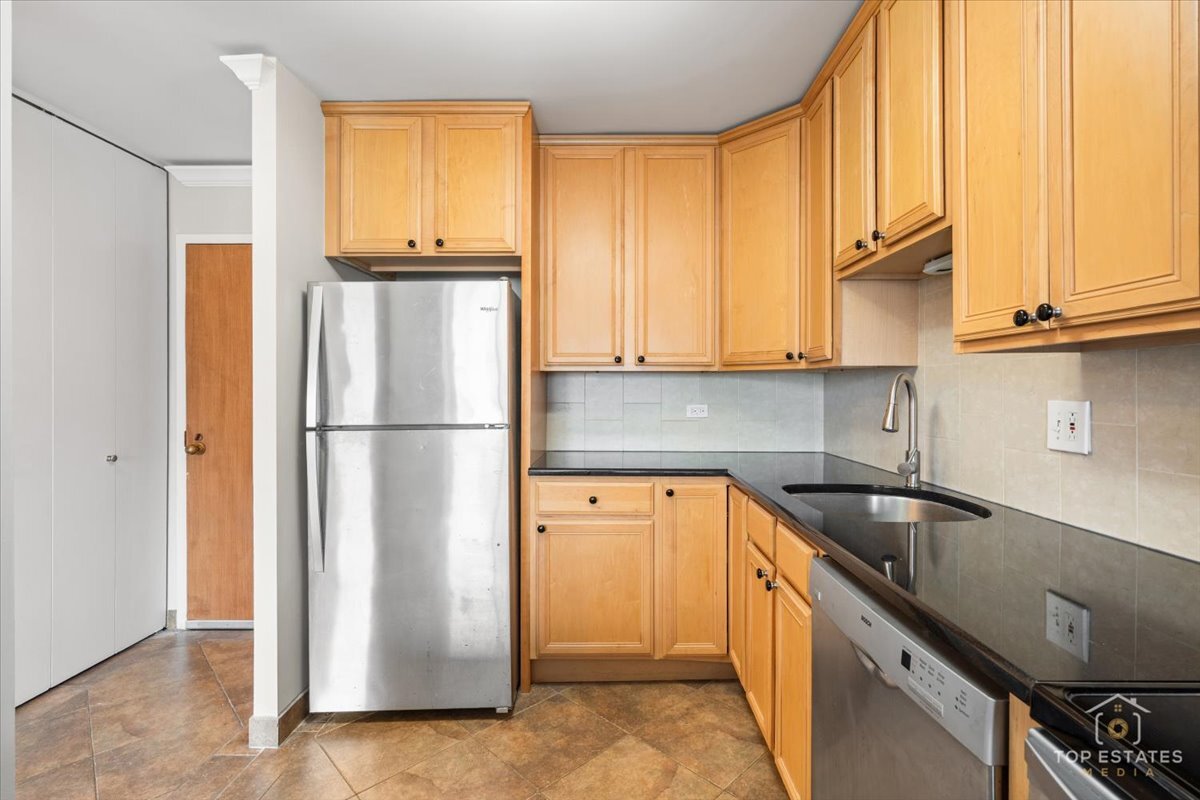 211 East Ohio Street, Unit 2806 Chicago, IL 60611 - Photo 16 of 33 a kitchen with stainless steel appliances granite countertop a refrigerator and a sink
