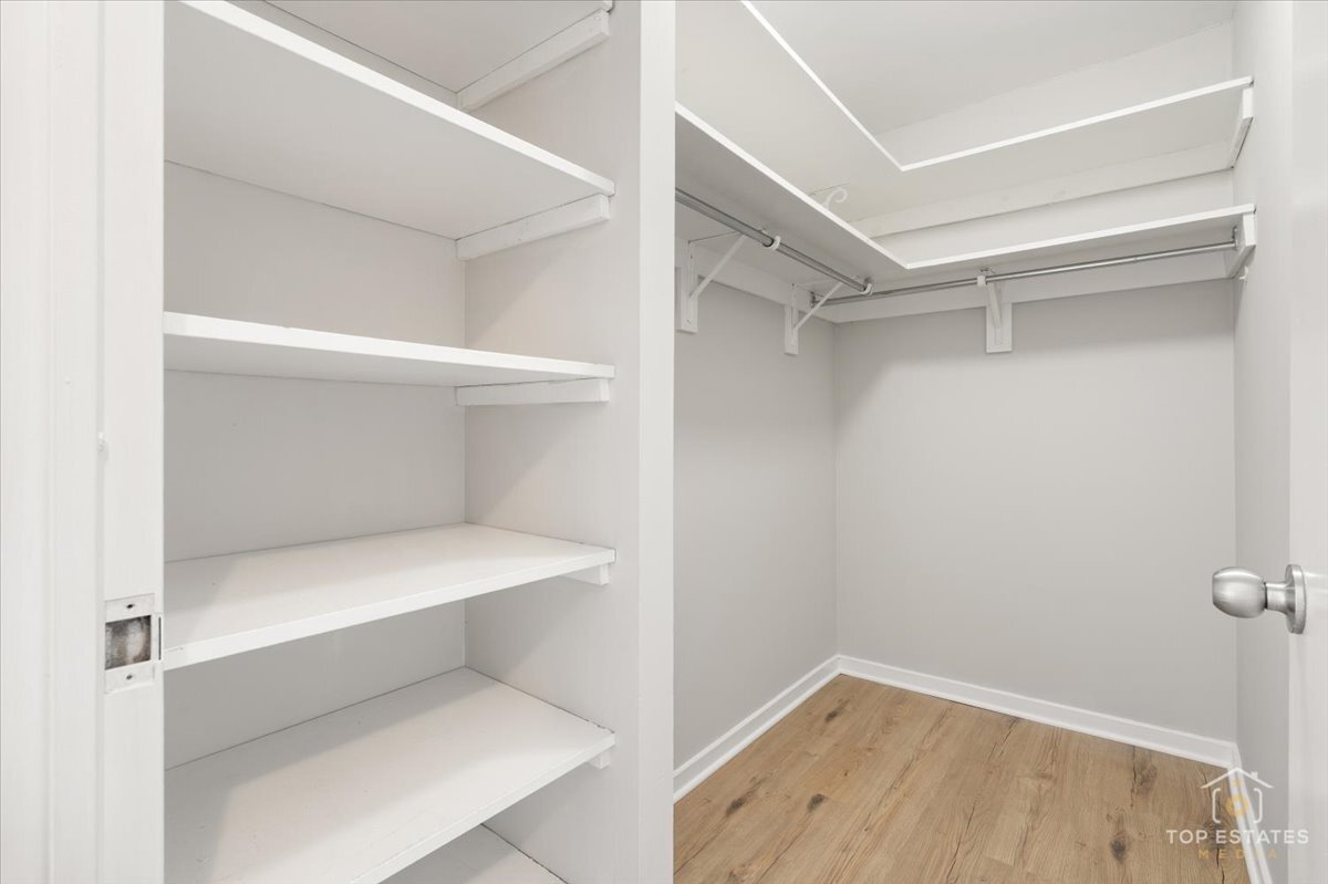 211 East Ohio Street, Unit 2806 Chicago, IL 60611 - Photo 19 of 33 a hallway with closet